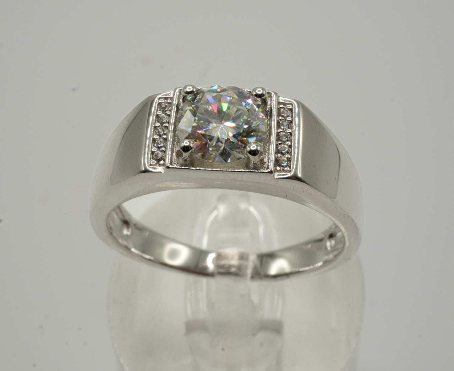 💍 Anillo “Fuerza Brillante” – Plata 925 con Moissanite Central