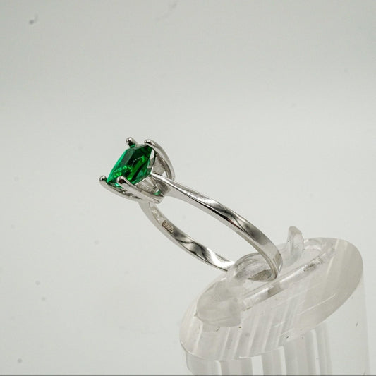 ✨ Anillo “Aura Esmeralda” – Plata 925 con Zirconia Verde Esmeralda
