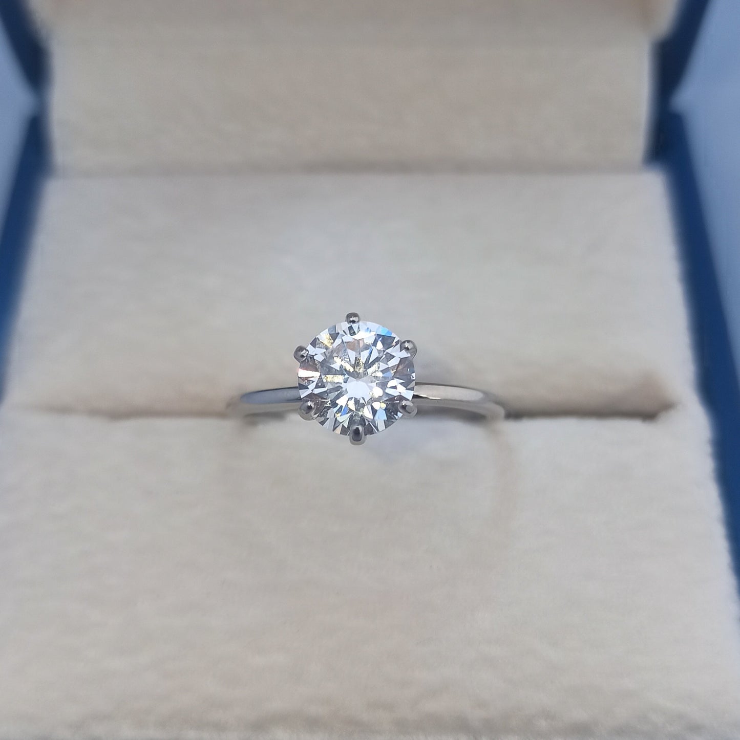 Anillo Clásico Solitario con Zirconia en Plata 925 con Zirconia de 7mm - Aurora Boré