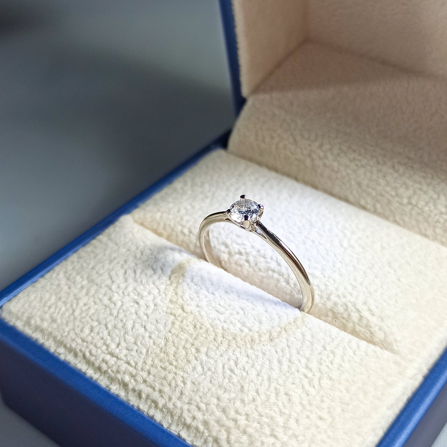 ✨ Anillo Clásico con Zirconia – Plata 925 con Baño de Rodio - Aurora Boré