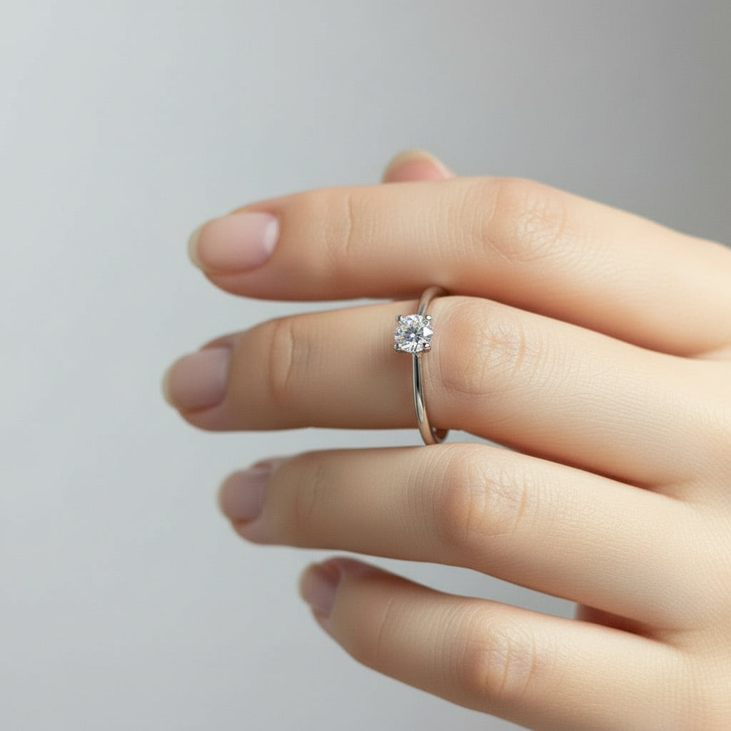 ✨ Anillo Clásico con Zirconia – Plata 925 con Baño de Rodio - Aurora Boré