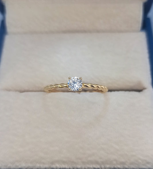 Anillo con Zirconia Cúbica en Plata 925 con Baño de Oro 14K: La Elegancia y el Brillo Clásico para Mujeres Sofisticadas - Aurora Boré