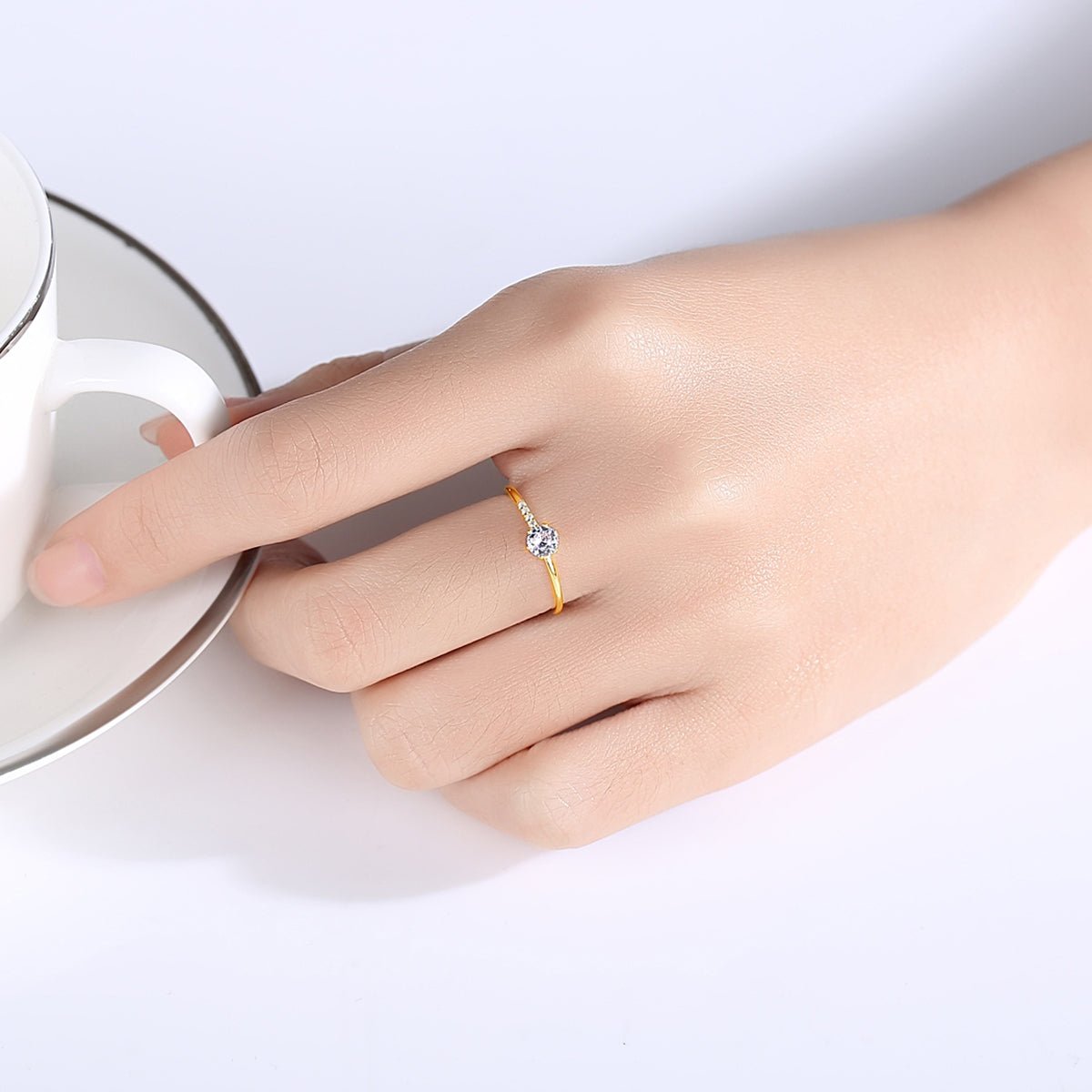 💛 Anillo Brisa Dorada – Plata 925 con Zirconia 4 mm - Aurora Boré