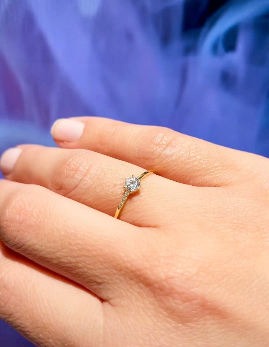 💛 Anillo Brisa Dorada – Plata 925 con Zirconia 4 mm - Aurora Boré