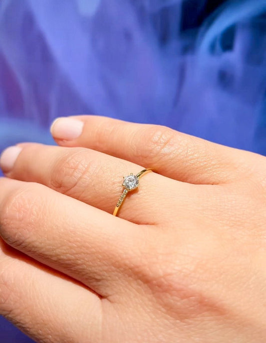 💛 Anillo Brisa Dorada – Plata 925 con Zirconia 4 mm - Aurora Boré
