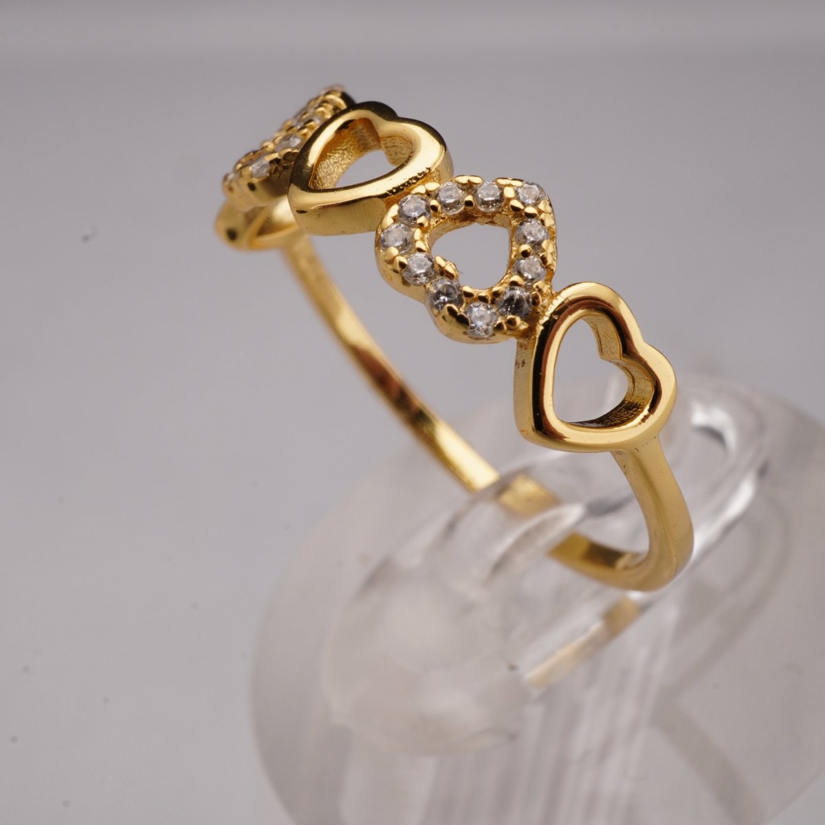 Anillo de Plata 925 con Baño de Oro 18K y Diseño de Corazones con Zirconias - Aurora Boré