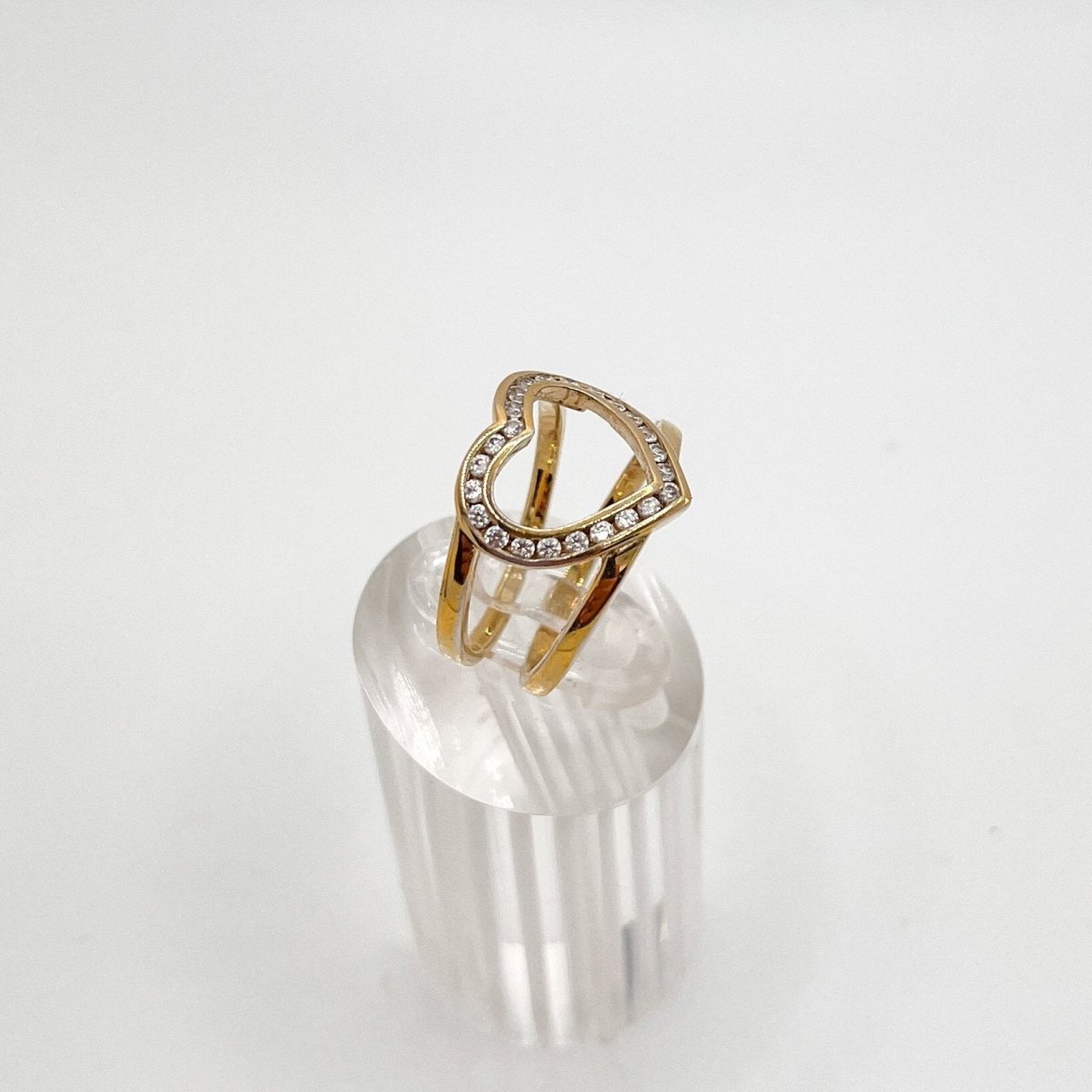 Anillo de Plata con Baño de Oro y Corazón de Zirconias Cúbicas - Aurora Boré