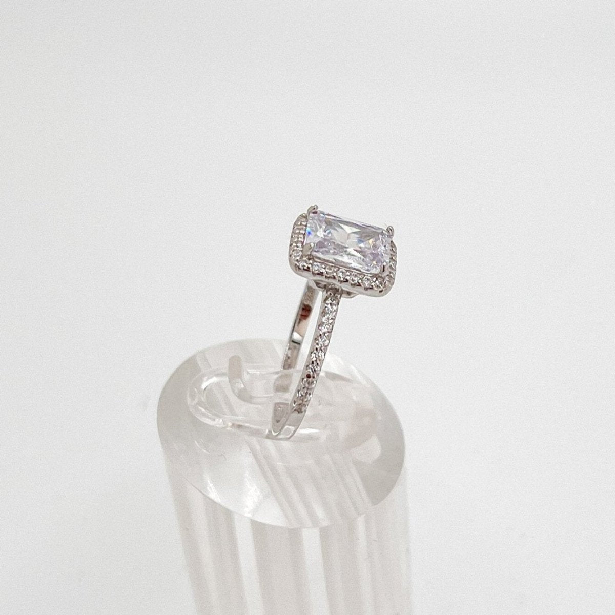 💍 Anillo "Luz de Aurora" Plata 925 Corte Esmeralda – Brillo Sofisticado - Aurora Boré