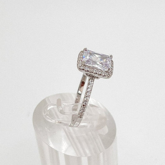 💍 Anillo "Luz de Aurora" Plata 925 Corte Esmeralda – Brillo Sofisticado - Aurora Boré