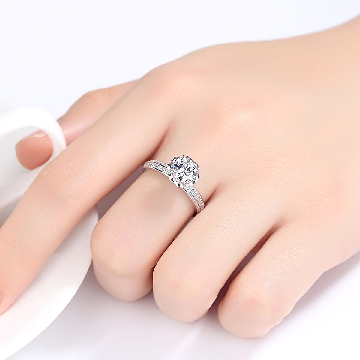 💍 Anillo Romántico en Plata 925 con Zirconia Central de 7 mm - Aurora Boré