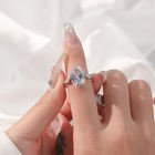 Anillo de plata de ley 925 es una joya exclusiva con una inspiradora diseño ovalado