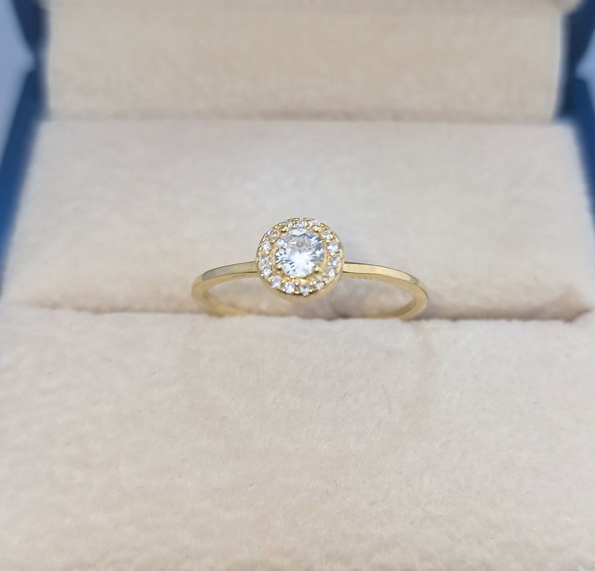 Anillo de Plata Diseño Halo, en Plata 925 con Baño de Oro 14K y Zirconias Cúbicas - Aurora Boré