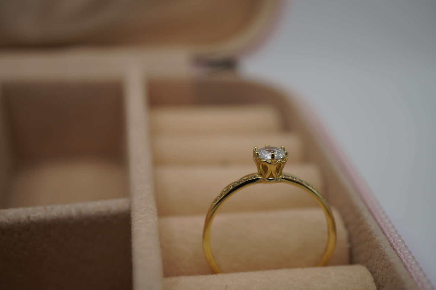 Anillo en Plata 925 con Baño de Oro 14K: una pieza clásica y sofisticada para cualquier ocasión - Aurora Boré