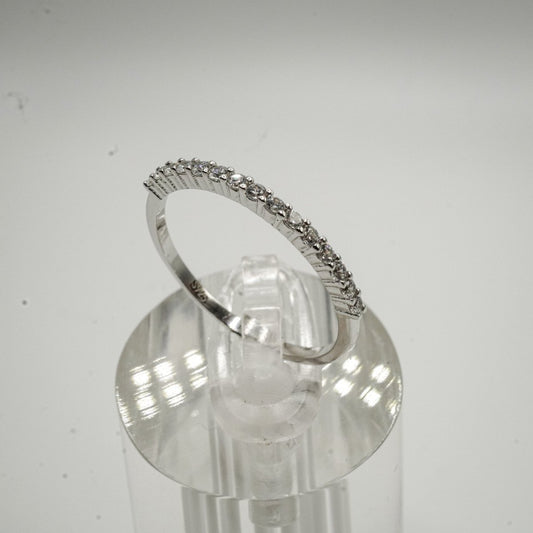 Anillo "Eternidad Brillante" – Plata 925 con Zirconias