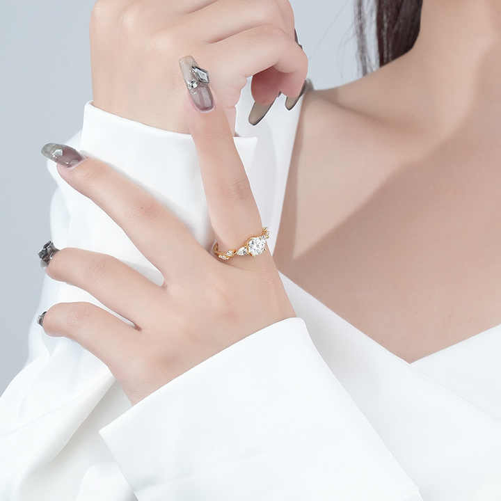 Anillo Eternidad en Plata 925 con baño de Oro 18K con Moissanita