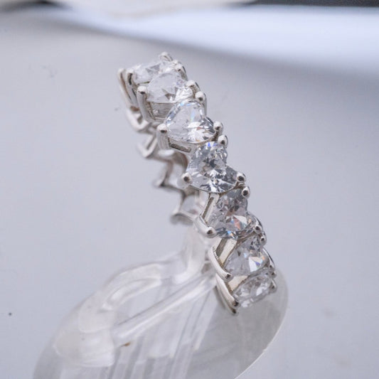 Anillo Eternity en Plata 925 con Zirconias en Corte Corazón - Aurora Boré
