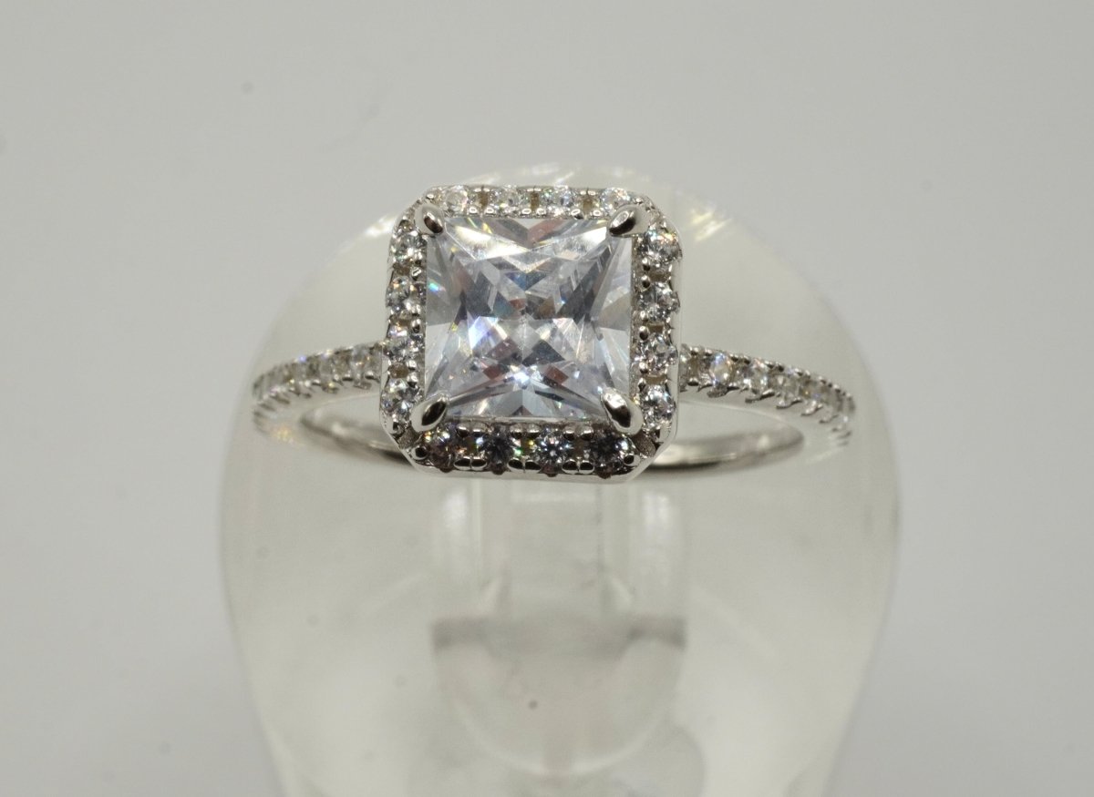 Anillo Halo en Plata 925 con Zirconia Cúbica en Corte Cuadrado