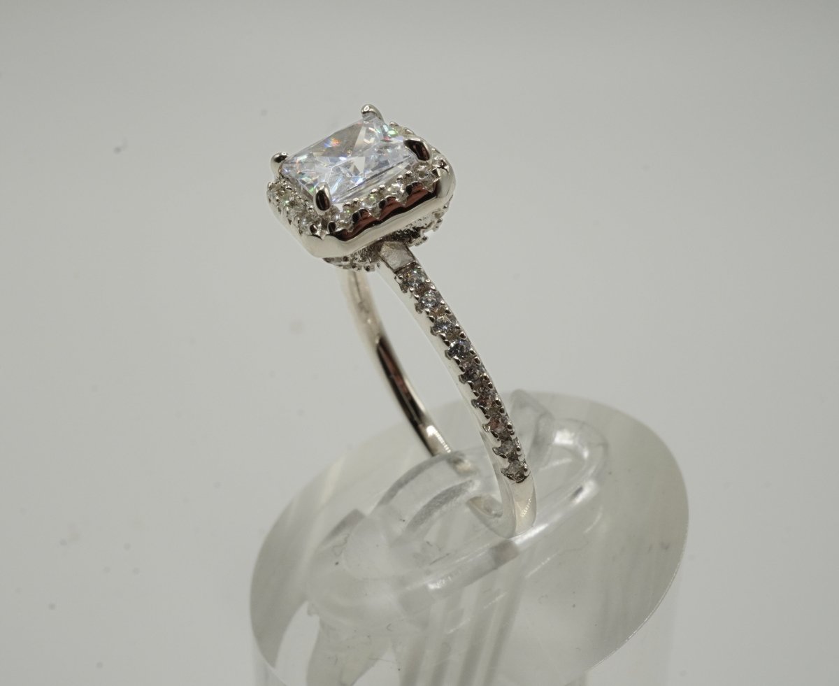 Anillo Halo en Plata 925 con Zirconia Cúbica en Corte Cuadrado