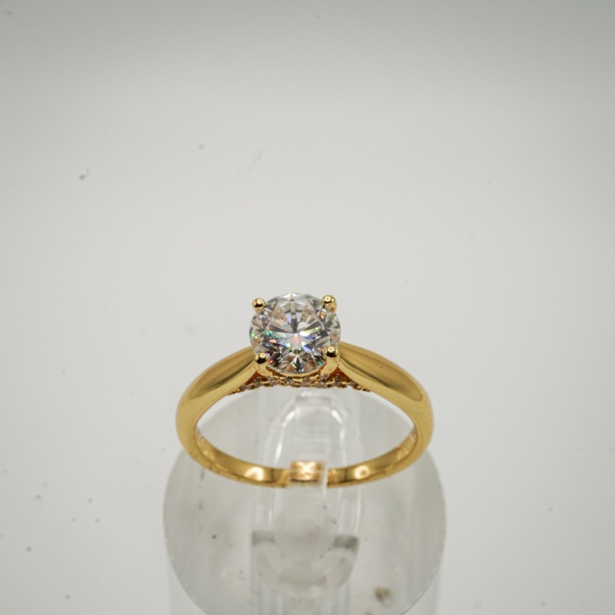 ✨ Anillo “Luz Infinita” – Moissanite Redondo en Plata 925 con Baño de Oro