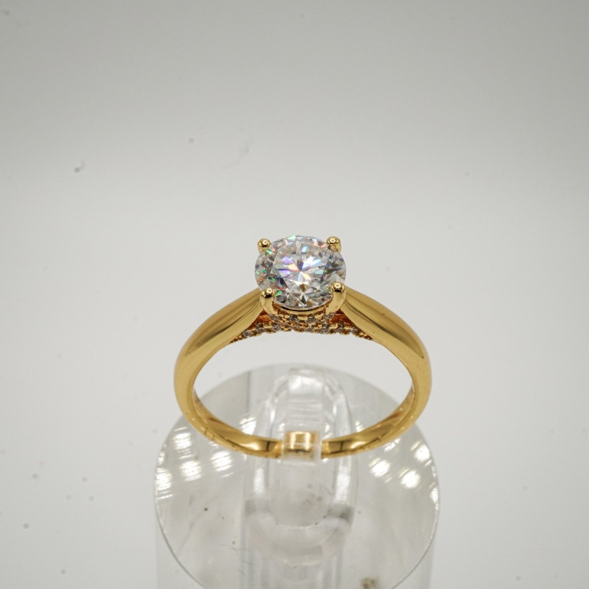 ✨ Anillo “Luz Infinita” – Moissanite Redondo en Plata 925 con Baño de Oro