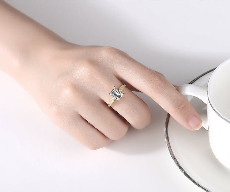 Anillo Material Plata 925 con baño de Oro de 14K Anillo de Lujo Mujer Anillo de corte esmeralda - Aurora Boré