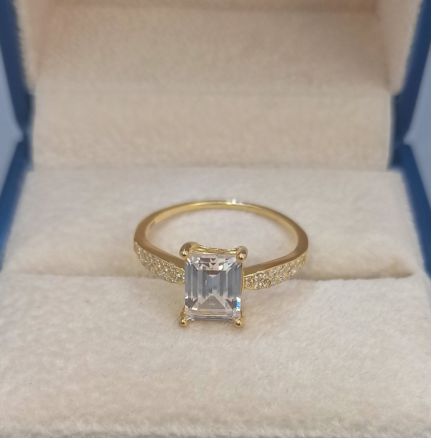 Anillo Material Plata 925 con baño de Oro de 14K Anillo de Lujo Mujer Anillo de corte esmeralda - Aurora Boré