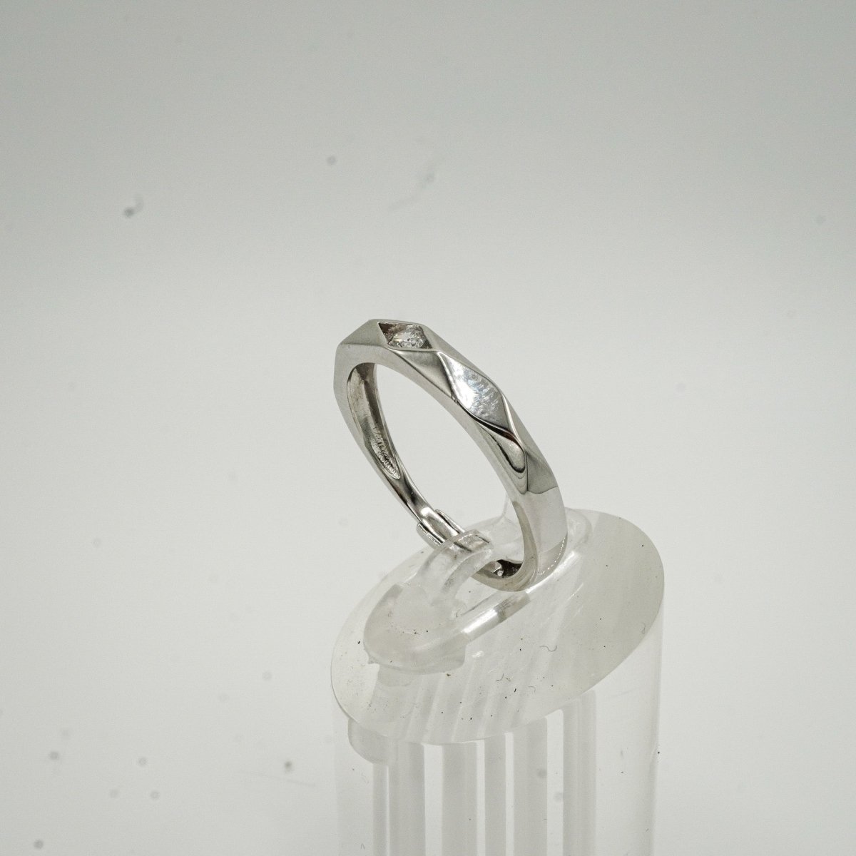 💠 Anillo “Reflejo Moderno” – Plata 925 con Zirconia Cúbica