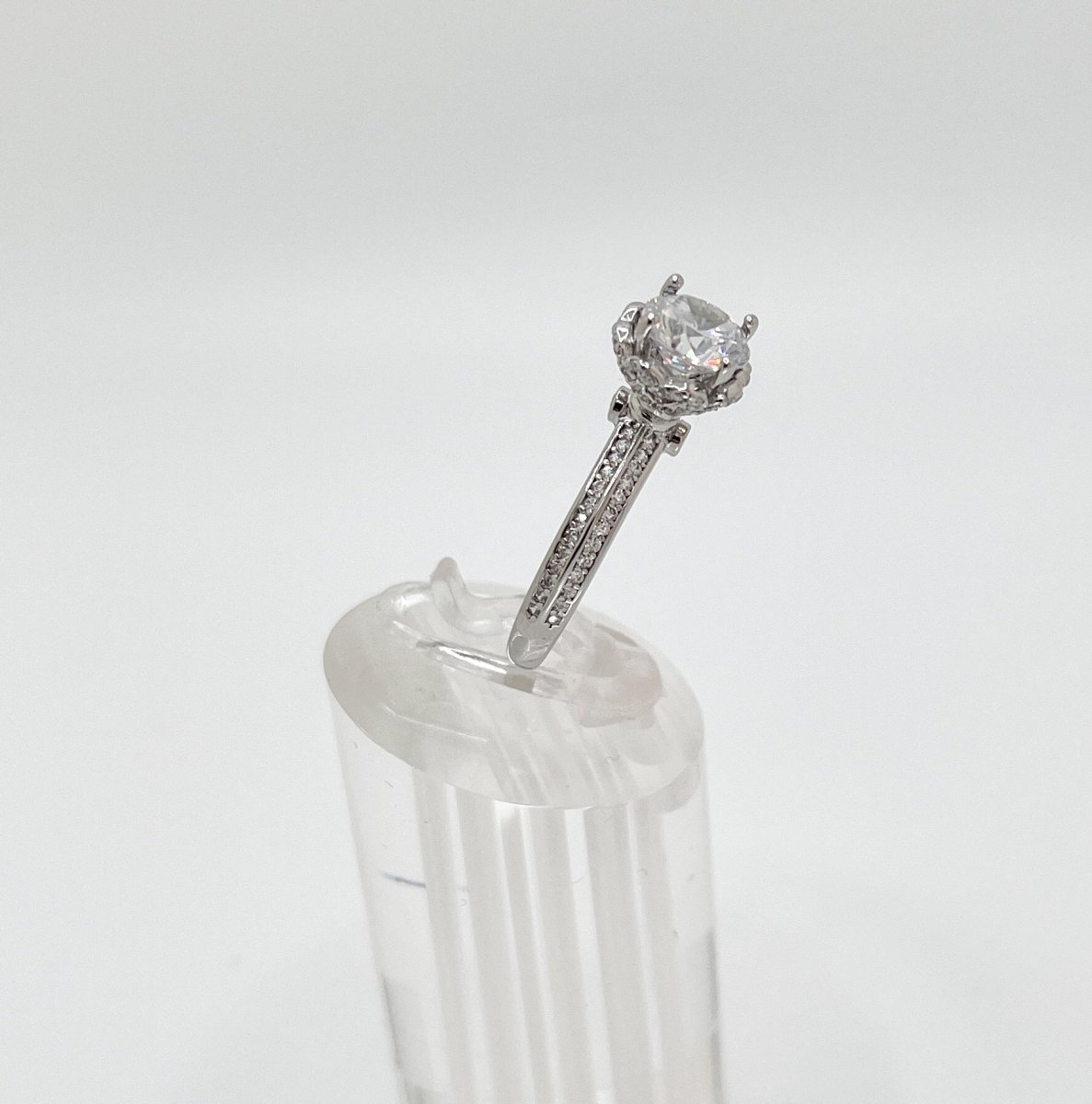 💍 Anillo Romántico en Plata 925 con Zirconia Central de 7 mm - Aurora Boré