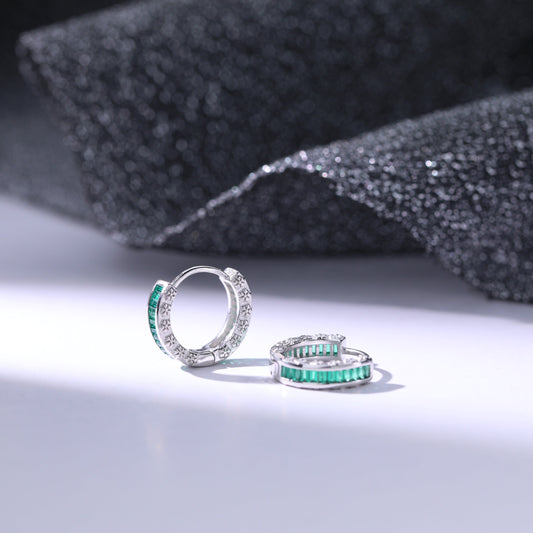 Aretes con diseño de argolla y zircona en color esmeralda - Aurora Boré