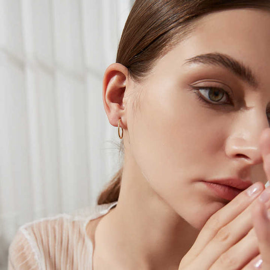 Aretes de Argolla 18mm en Baño de Oro – Estilo Clásico y Versátil - Aurora Boré