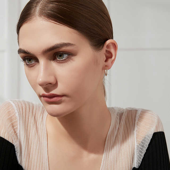 Aretes de Argolla 18mm en Baño de Oro – Estilo Clásico y Versátil - Aurora Boré