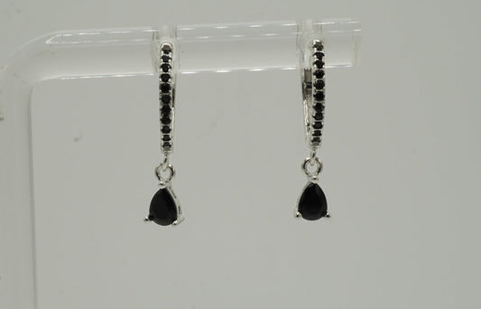 🖤 Aretes “Elegancia Nocturna” – Plata 925 con Circonitas Negras