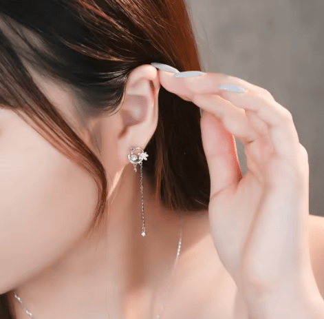 Aretes elegantes en plata 925 con circonita en forma de tulipan - Aurora Boré