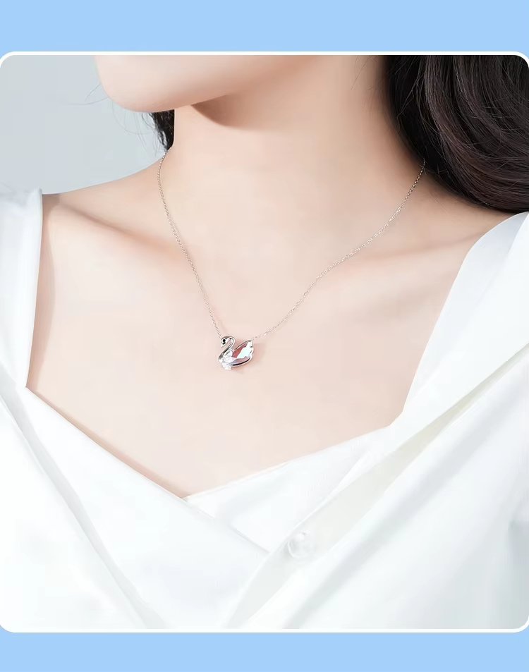 Collar Cisne Elegante con Cristal Iridiscente – Plata 925 - Aurora Boré