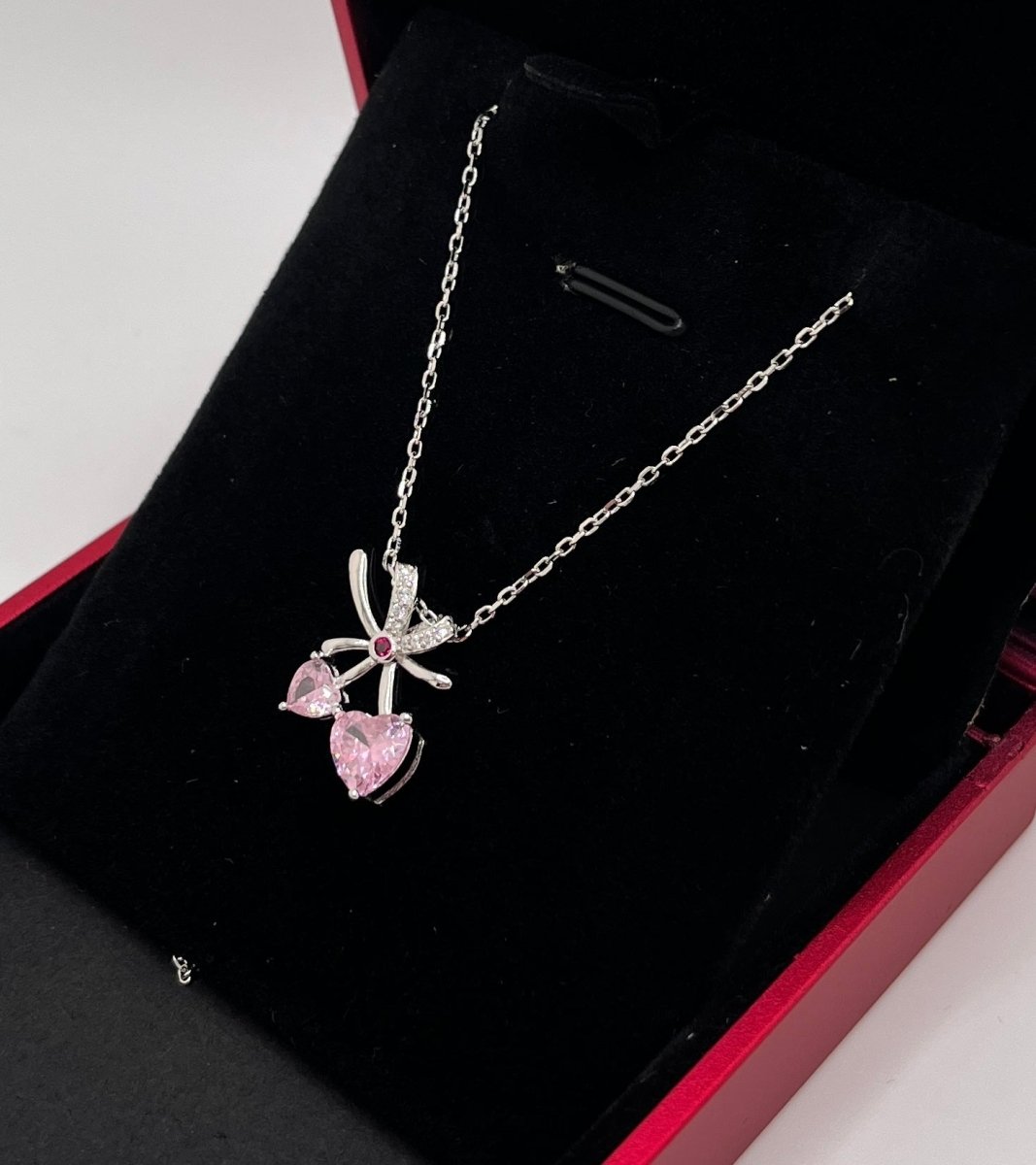 Collar Cereza en forma de Corazón, en plata 925 con baño de rodio