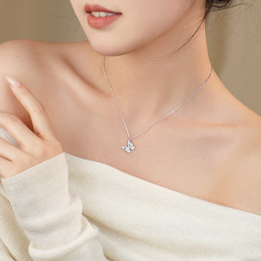 collar de mariposa está elaborado en Plata de Ley 925 - Aurora Boré