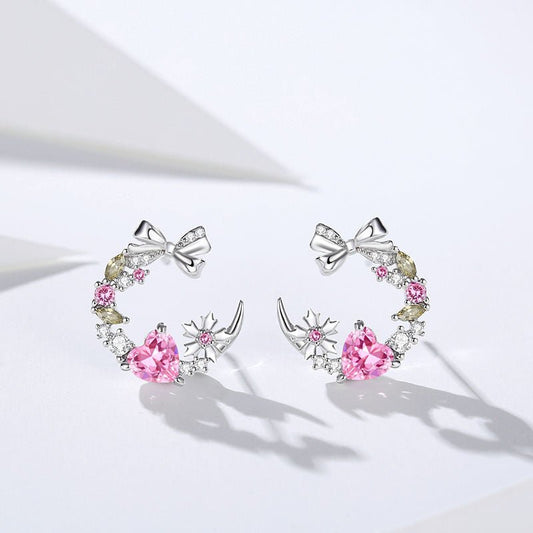 Conjunto de joyería con exquisito collar, fascinante dije y delicados aretes de corazón adornados con circonitas rosadas - Aurora Boré