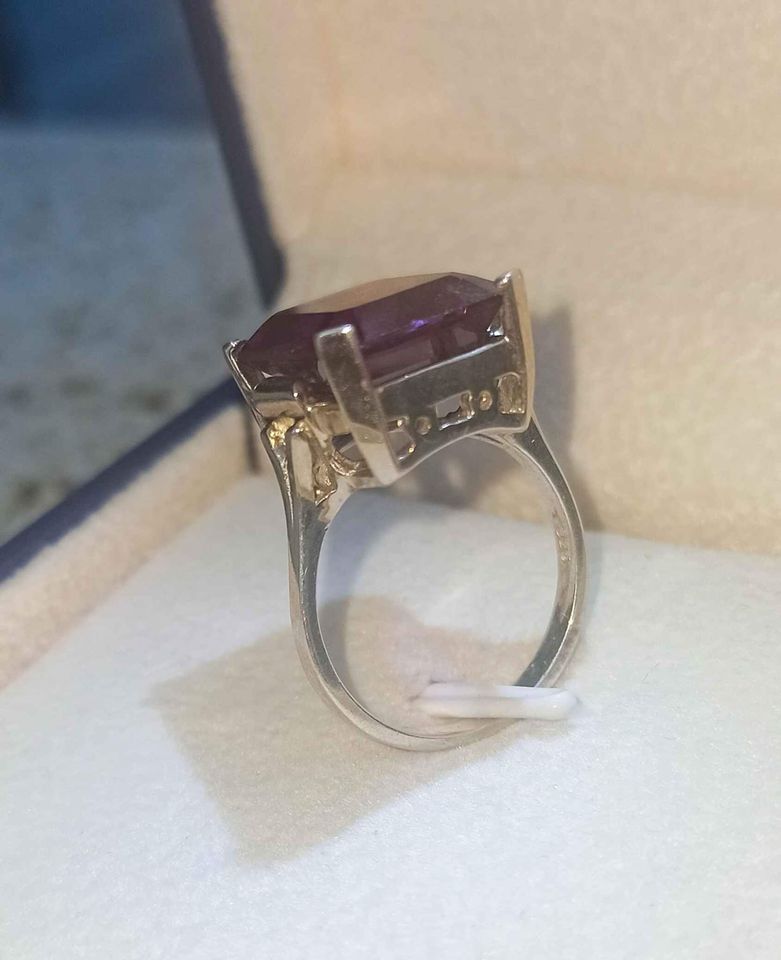 Elegancia clásica del Anillo en Plata 925 con una impresionante Alejandrina de 1 x 1.4 centímetros - Aurora Boré
