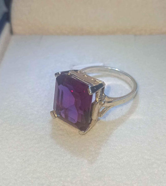 Elegancia clásica del Anillo en Plata 925 con una impresionante Alejandrina de 1 x 1.4 centímetros - Aurora Boré