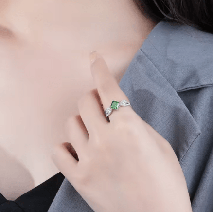 Anillo “Verde Majestuoso” – Plata 925 con Zirconia tipo Esmeralda - Aurora Boré
