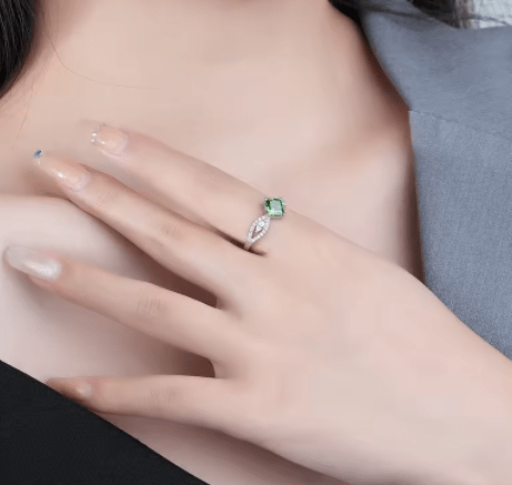 Anillo “Verde Majestuoso” – Plata 925 con Zirconia tipo Esmeralda - Aurora Boré