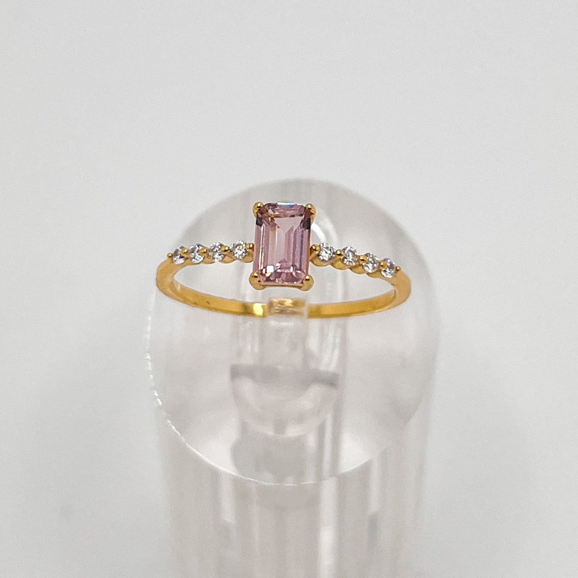 ✨ Anillo "Aurora Mística Lila" – Plata 925 con Baño de Oro y Piedra Lila Corte Esmeralda - Aurora Boré