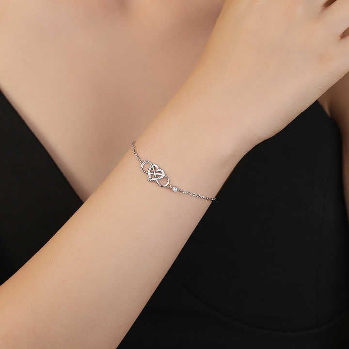 Pulsera en plata 925 bañada en rodio 925 con zirconias Cz y diseño de corazón infinito. Regalo único para el ser querido.