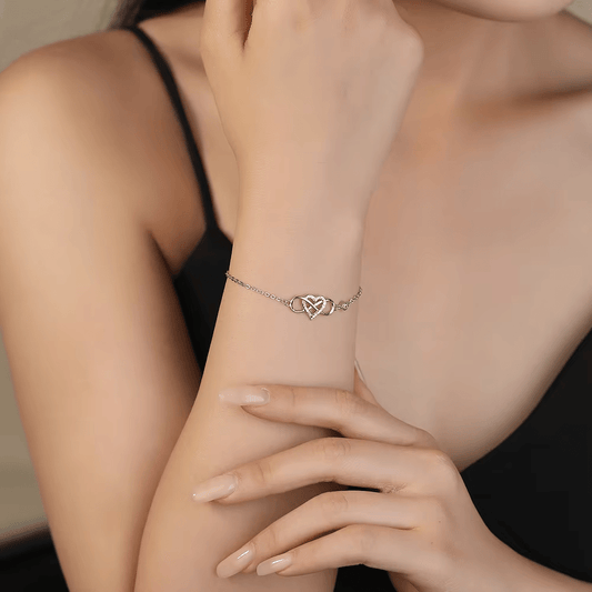 Pulsera en plata 925 bañada en rodio 925 con zirconias Cz y diseño de corazón infinito. Regalo único para el ser querido. - Aurora Boré