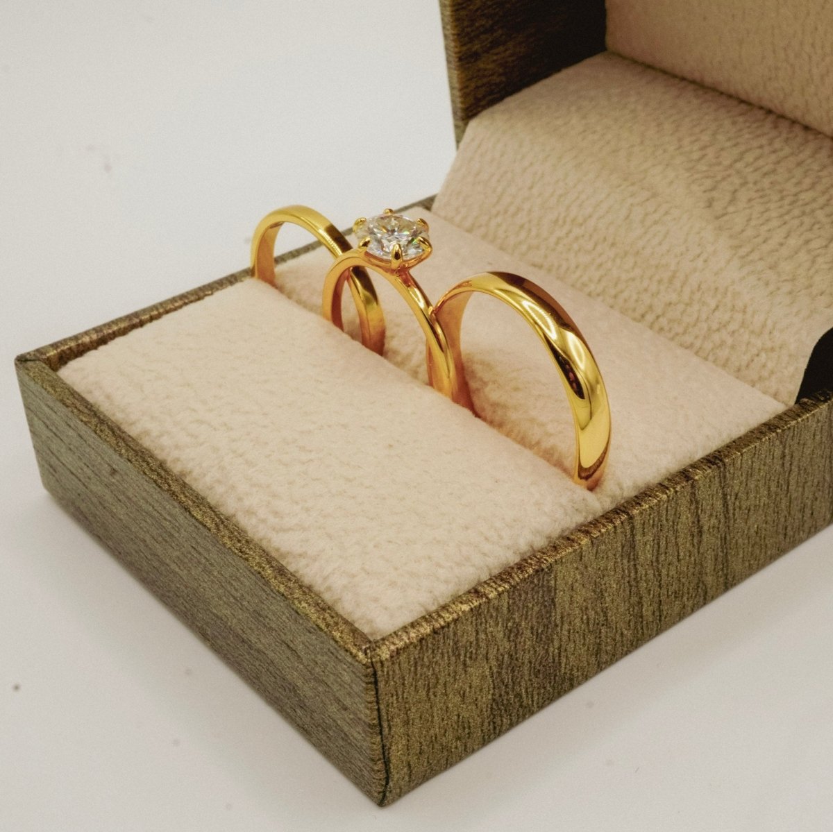 Trío de Anillos "Trilogía Aurora" - Plata 925 con baño de Oro 18K y Moissanita 6.5 mm