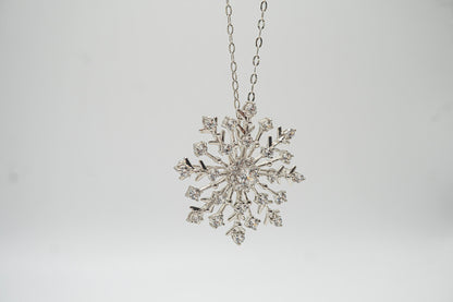 Cadena con colgante de copo de nieve en plata 925 y zirconias brillantes.