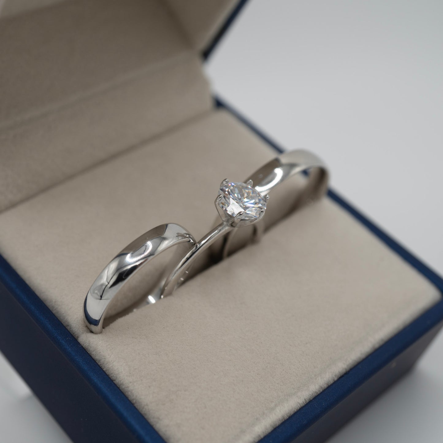 Trío de anillos Clásico Solitario en plata 925 con piedra central de zirconia brillante