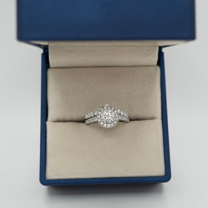 Dúo de anillos halo de amor en plata 925 con piedras de circonita brillante.