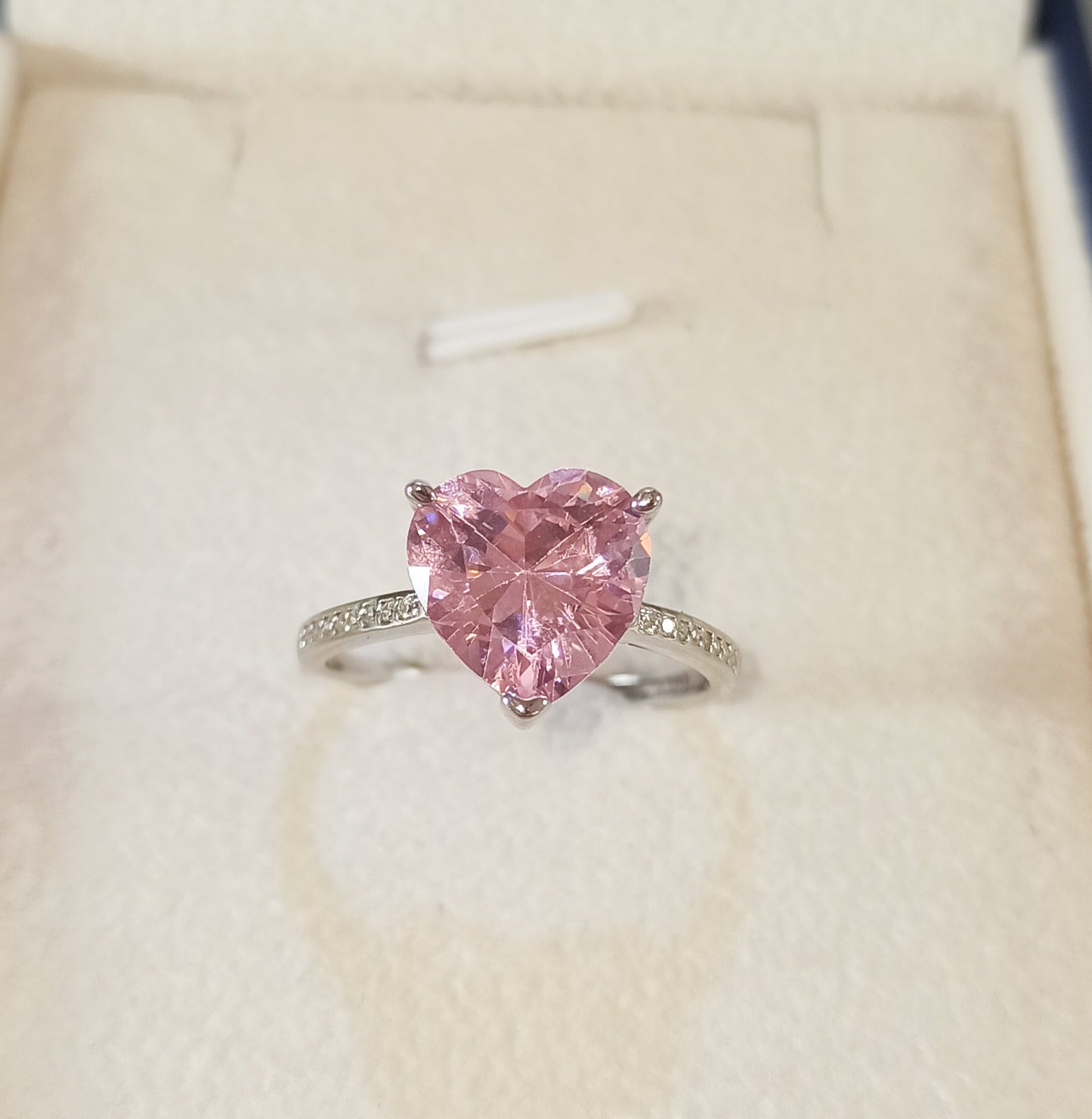 Anillo ajustable en plata 925 con circonita rosa en forma de corazón