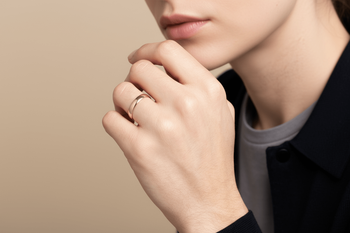 Anillo "Argolla Dorado Clásico" en Plata 925 con Baño de Oro 18K – Banda Clásica Unisex 4 mm